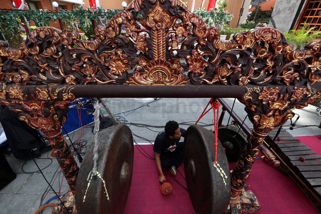 Gamelan Majapahit Iringi...
