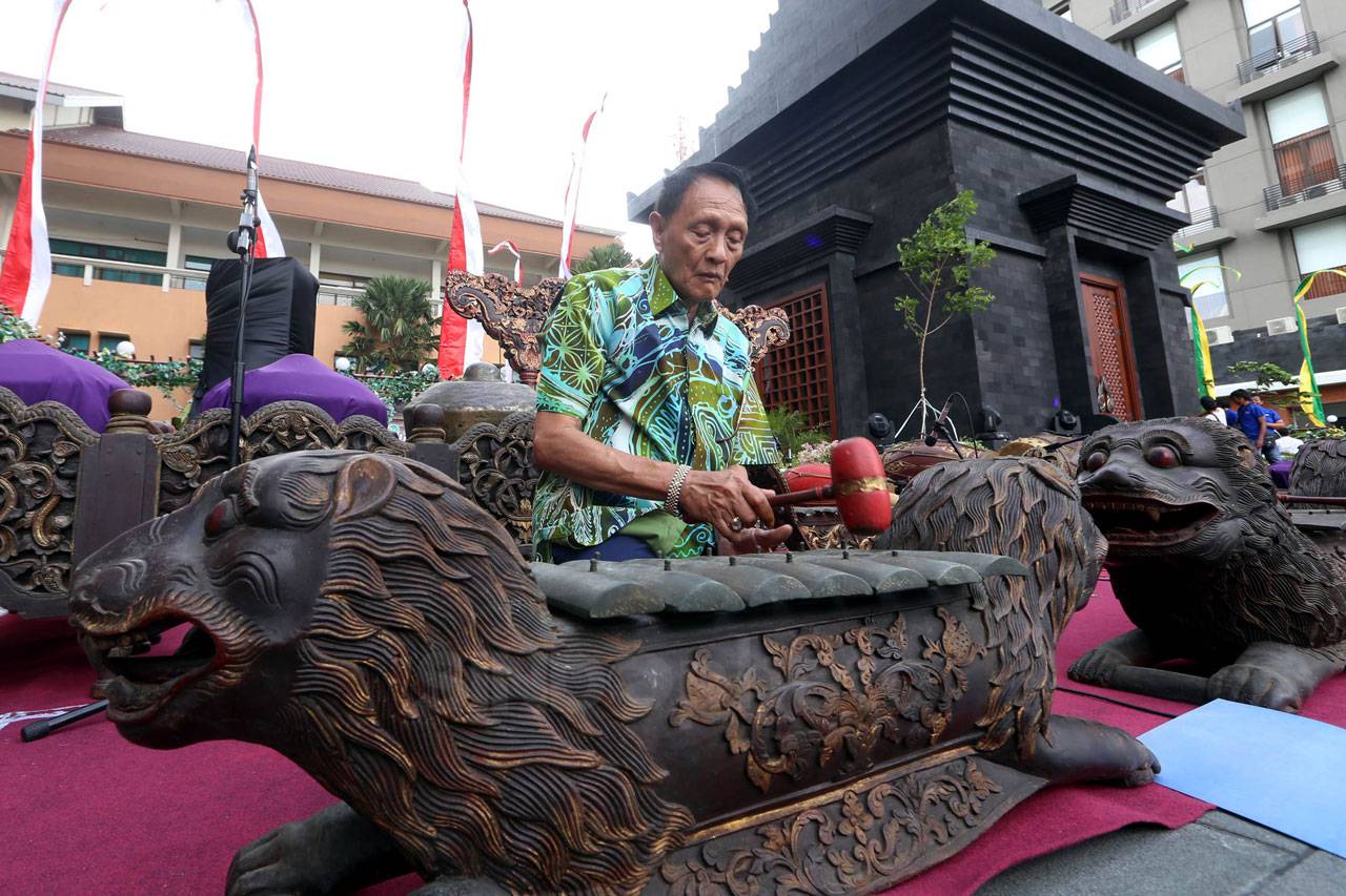 Gamelan Majapahit Iringi...