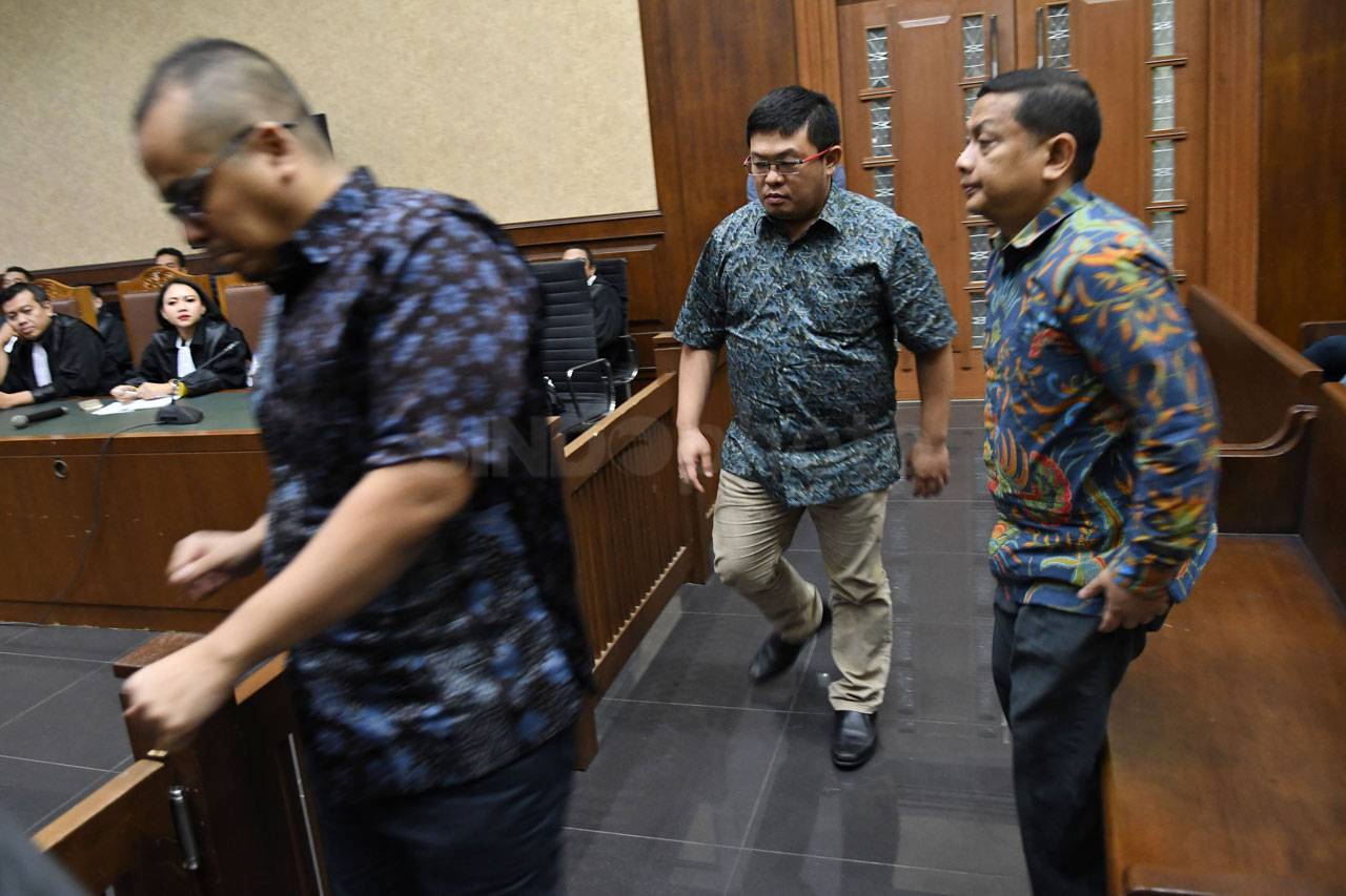 Tiga Penyuap I Nyoman...