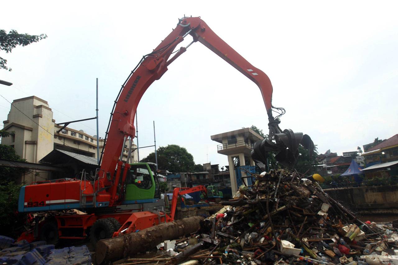 Sampah di Pintu Air...