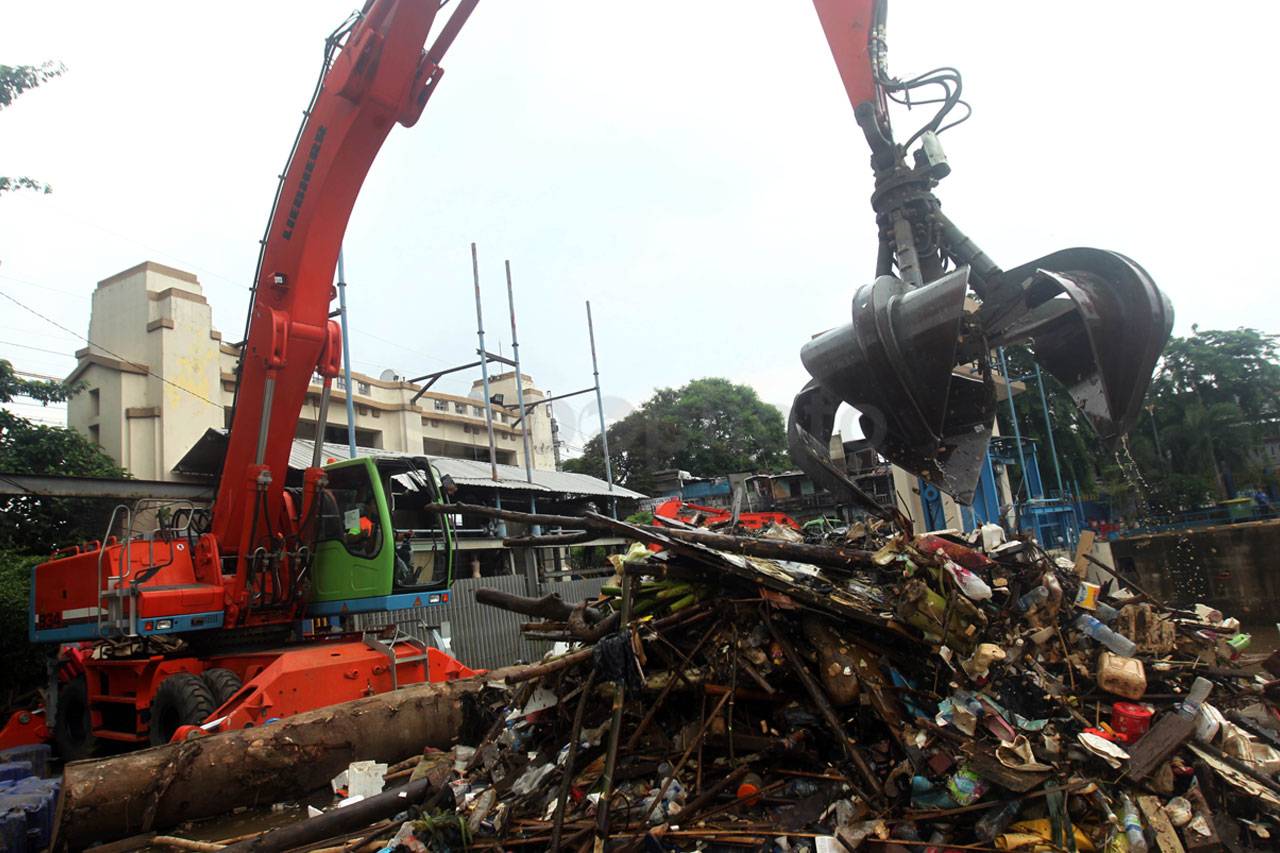 Sampah di Pintu Air...