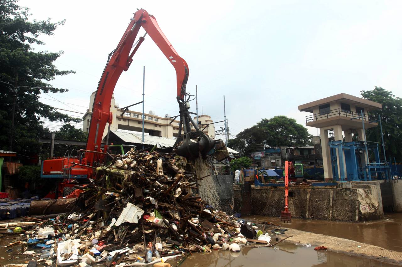 Sampah di Pintu Air...