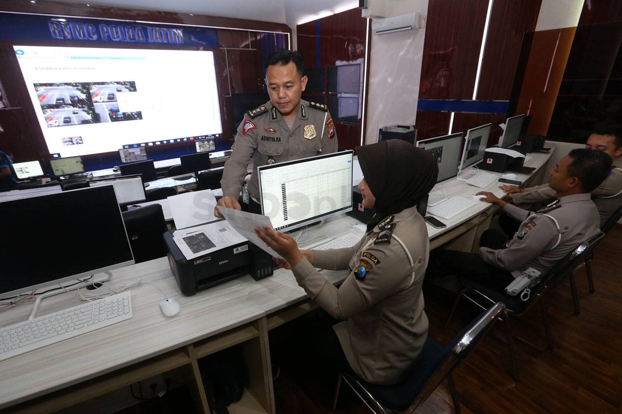 Polda Jatim Terapkan...