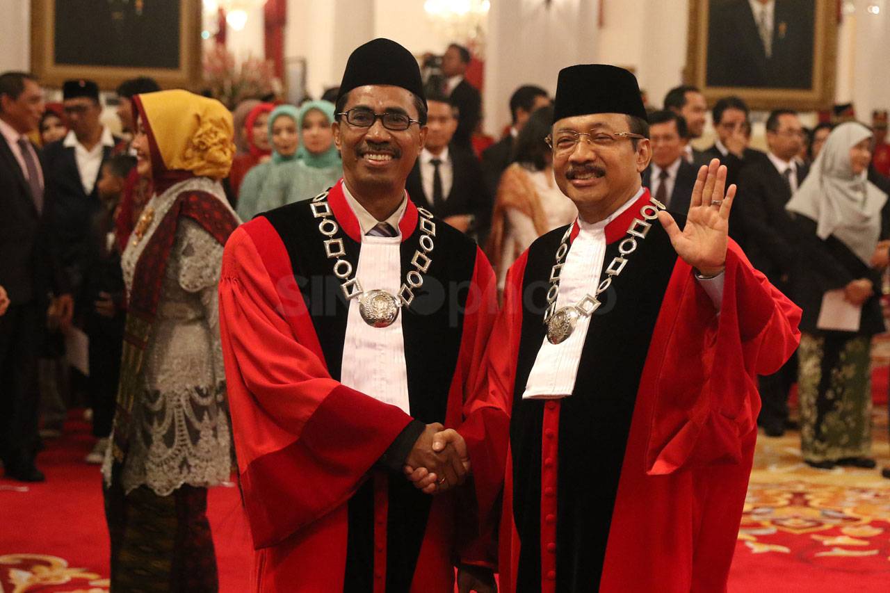 Presiden Jokowi Lantik...