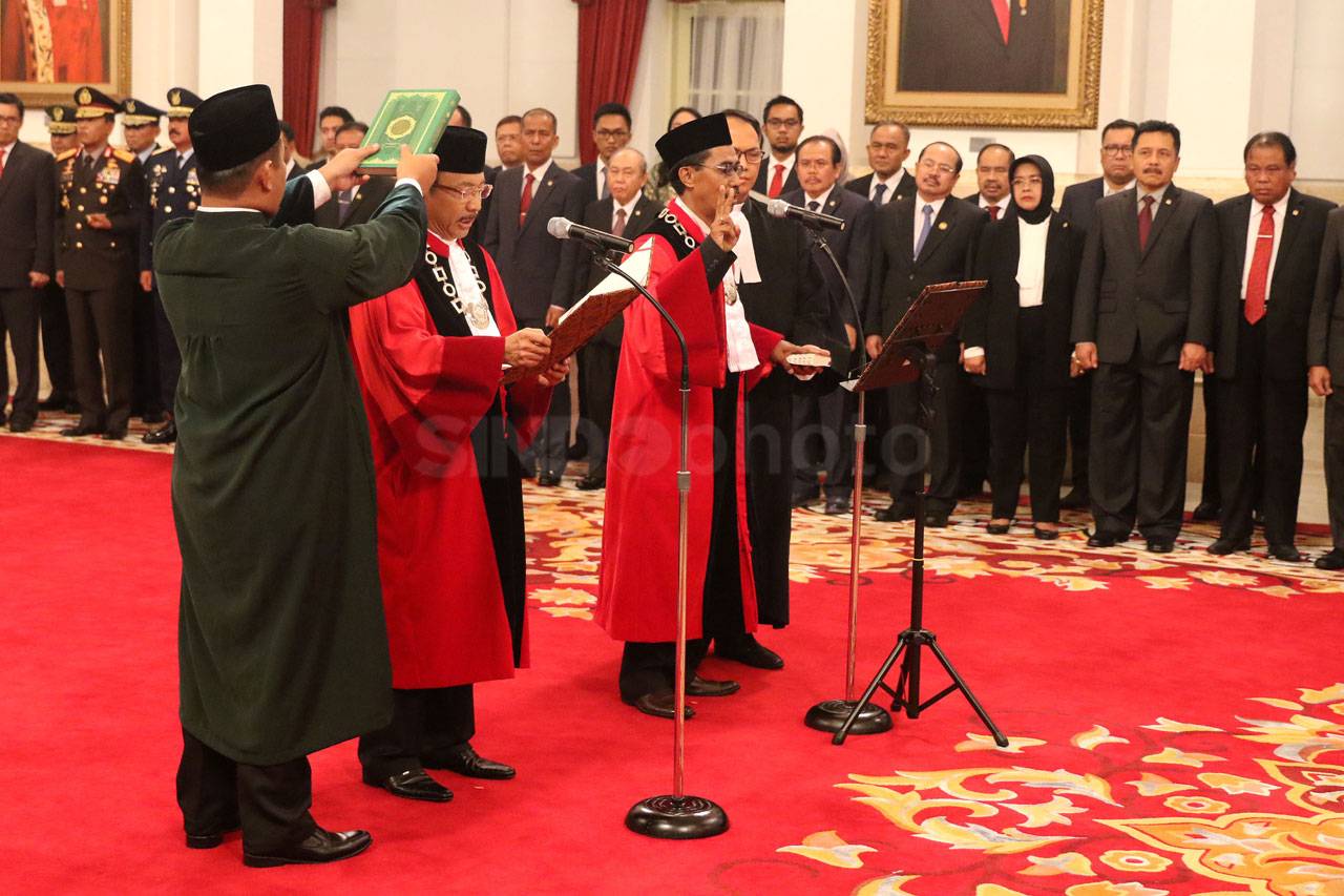 Presiden Jokowi Lantik...