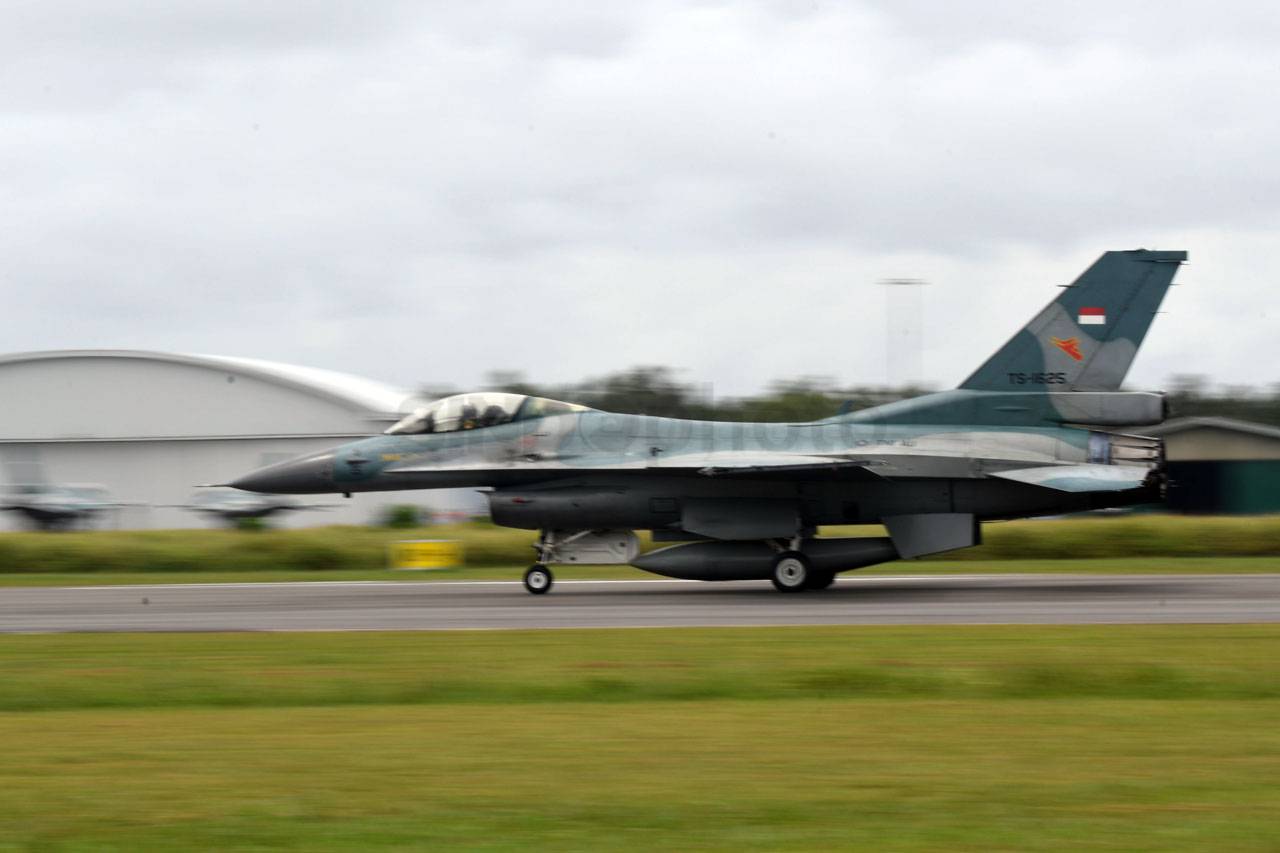 Pesawat Tempur F16 Tiba...