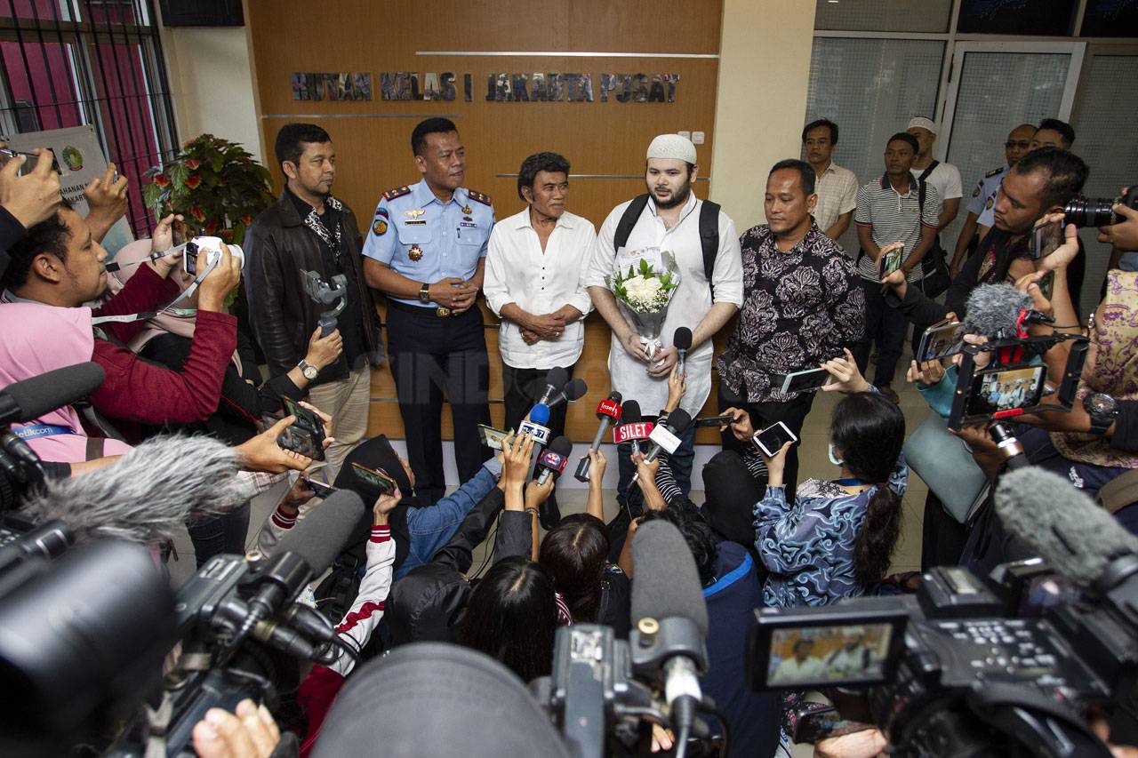 Mendapatkan Cuti Bersyarat,...