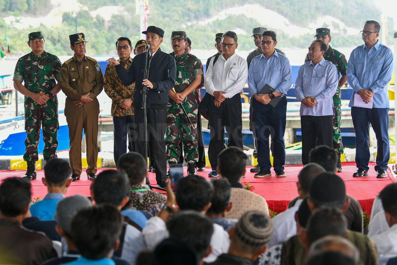 Presiden Jokowi Kunjungi...