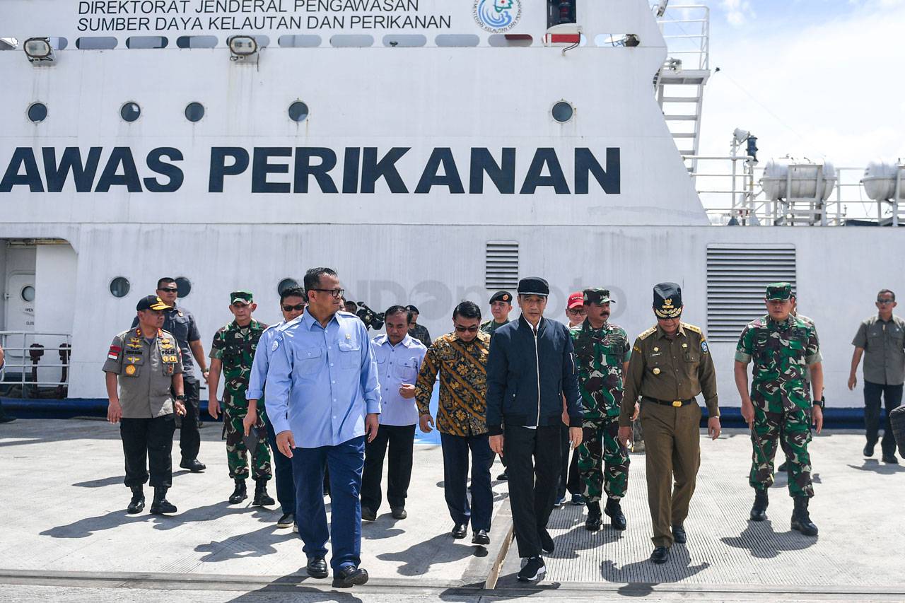 Presiden Jokowi Kunjungi...