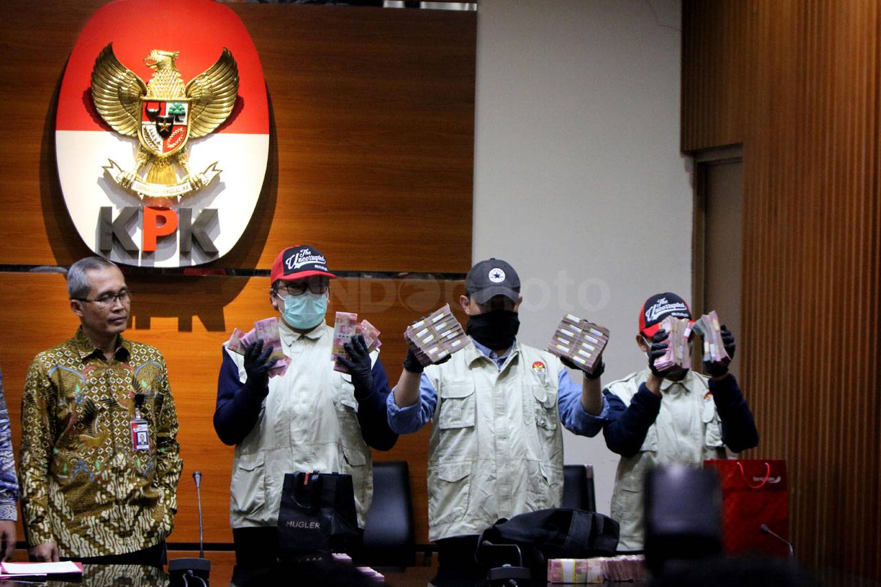 OTT Bupati Sidoarjo,...