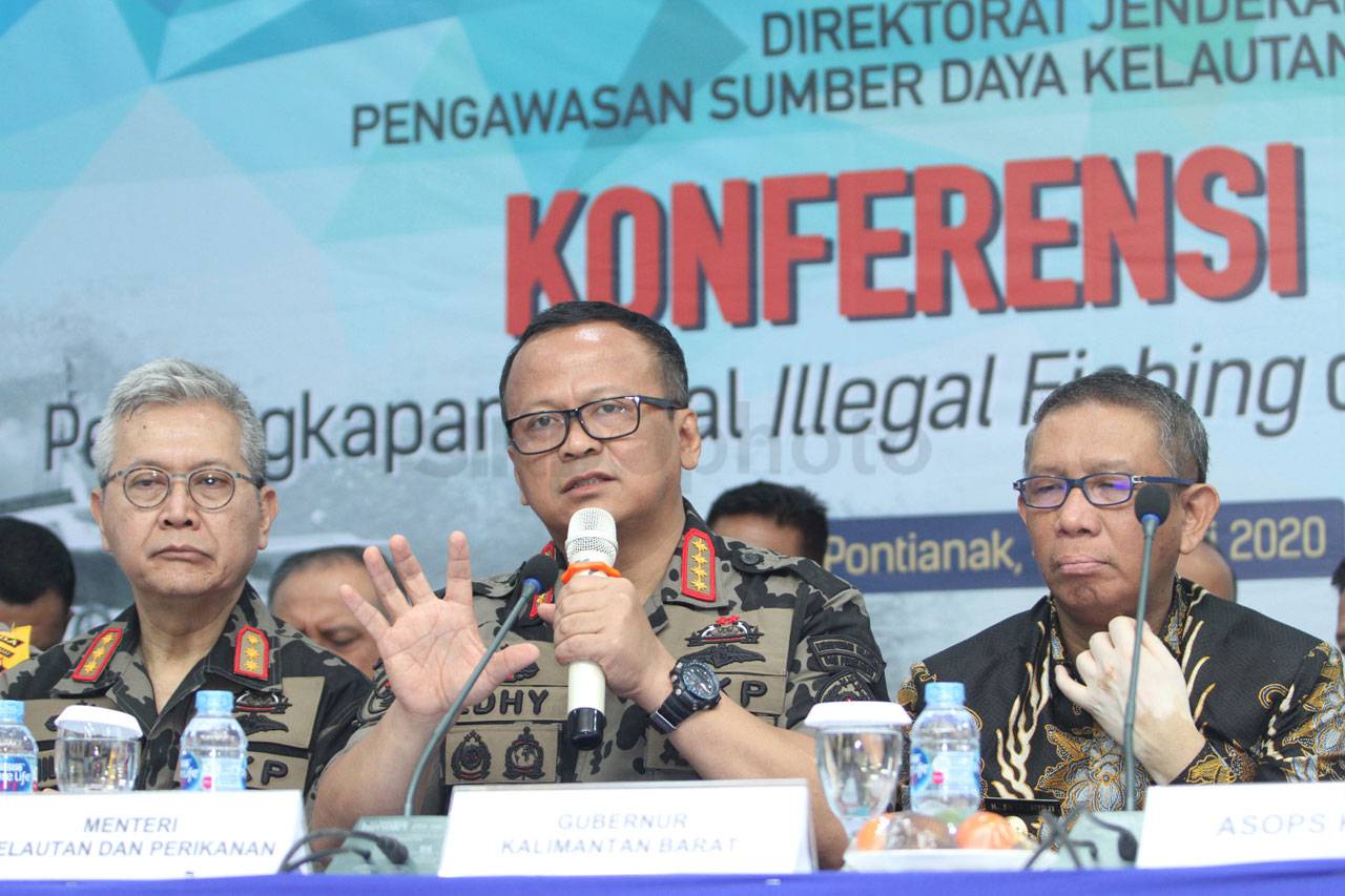 Menteri KKP Tinjau Kapal...
