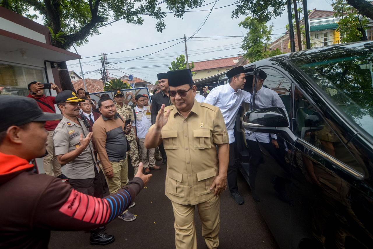 Menhan Prabowo Melayat...
