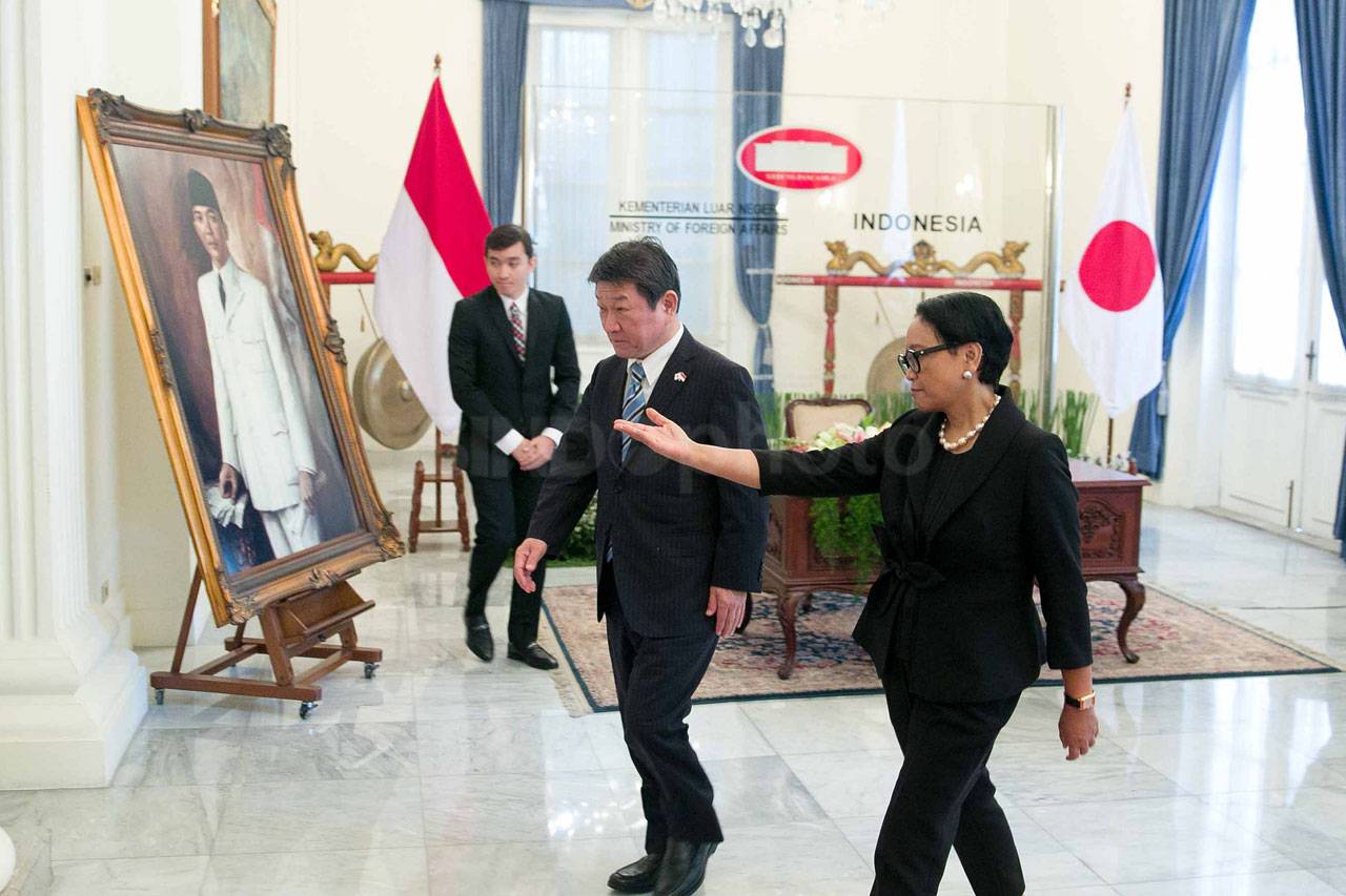 Menlu Retno Lakukan...