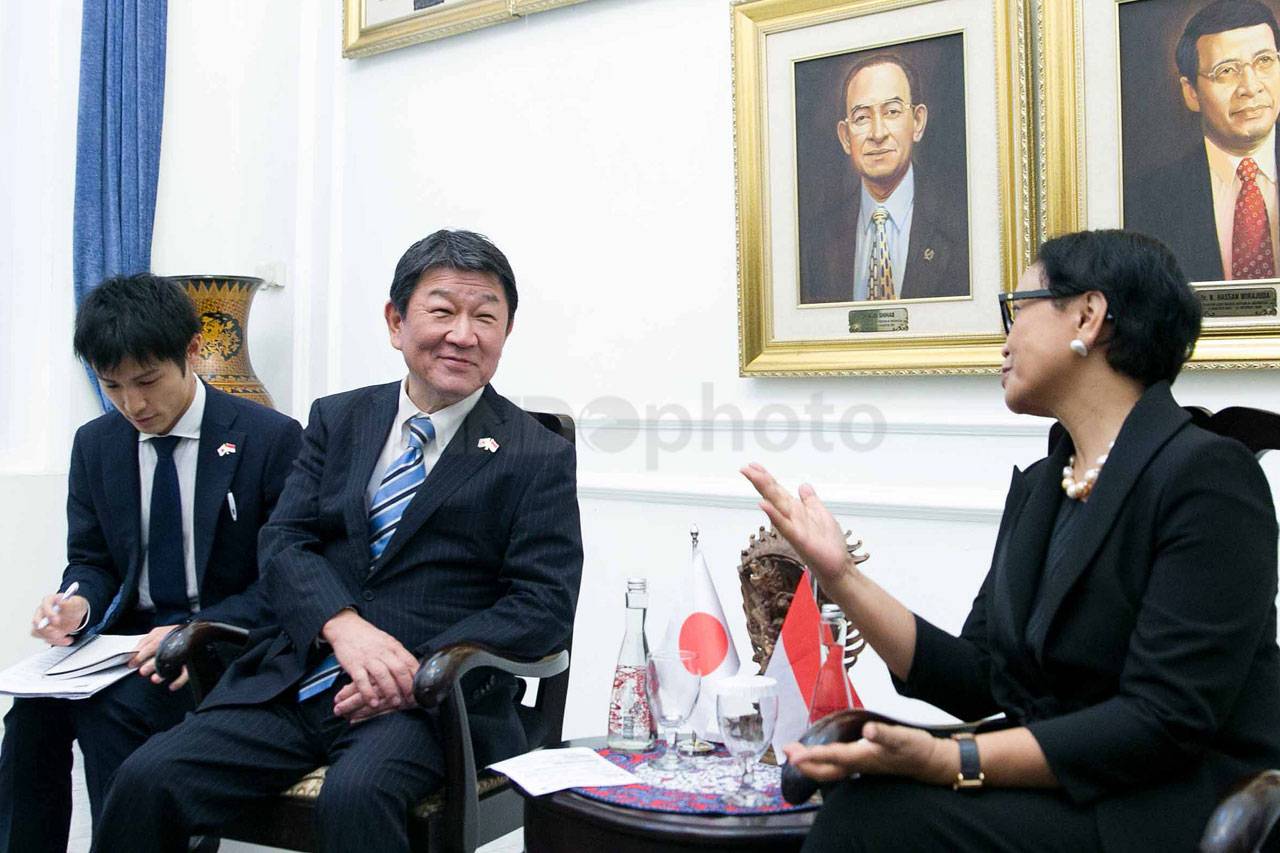 Menlu Retno Lakukan...
