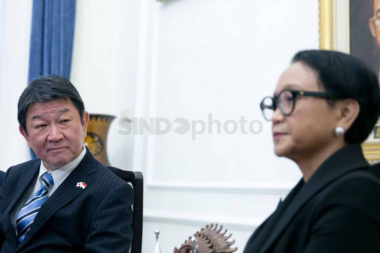 Menlu Retno Lakukan...
