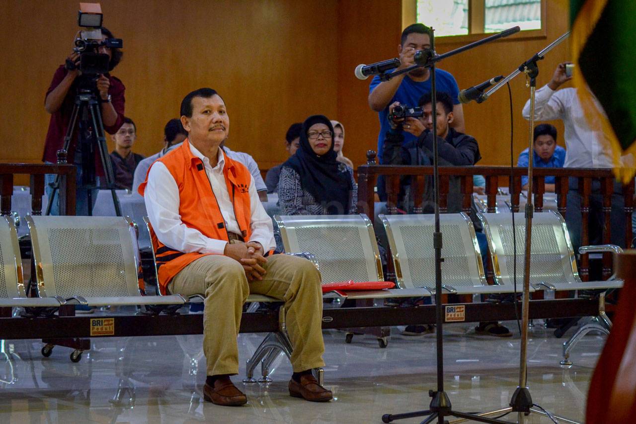 Iwa Karniwa Jalani Sidang...