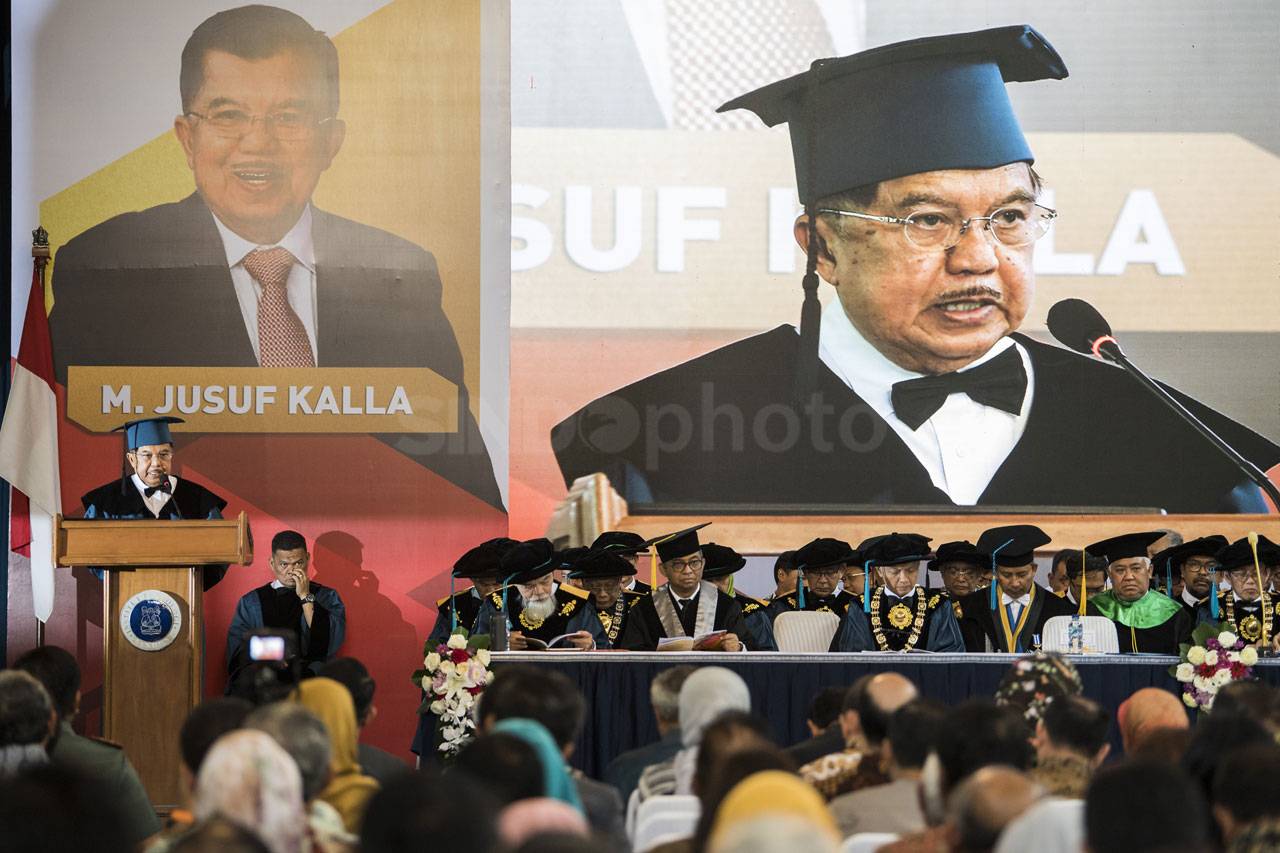 Jusuf Kalla Terima Gelar...