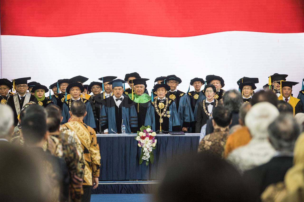 Jusuf Kalla Terima Gelar...