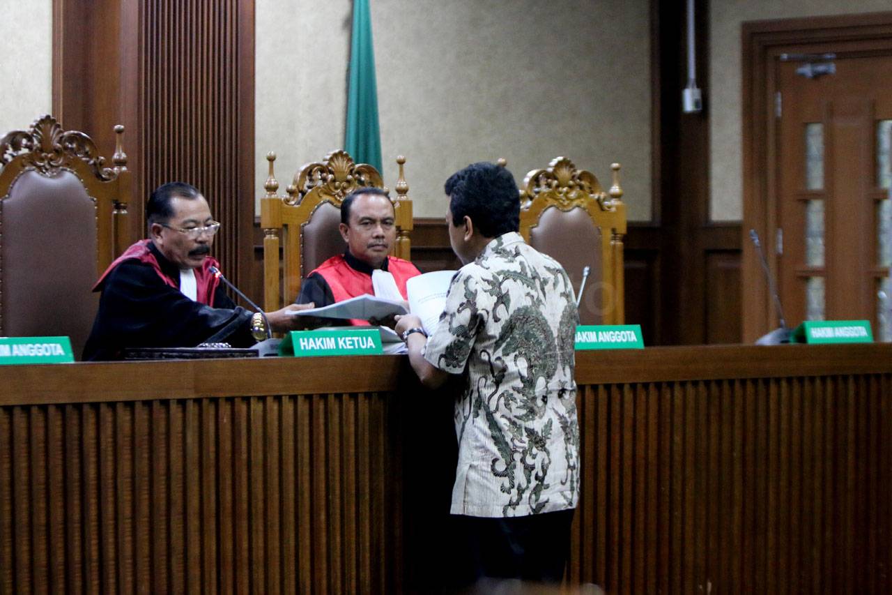 Bacakan Pledoi, Rommy...