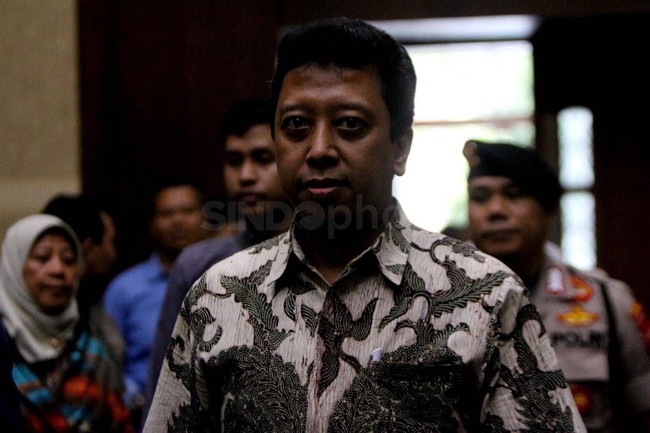 Bacakan Pledoi, Rommy...