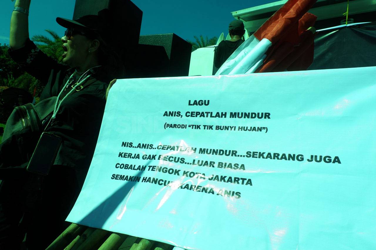 Massa Jakarta Bergerak...