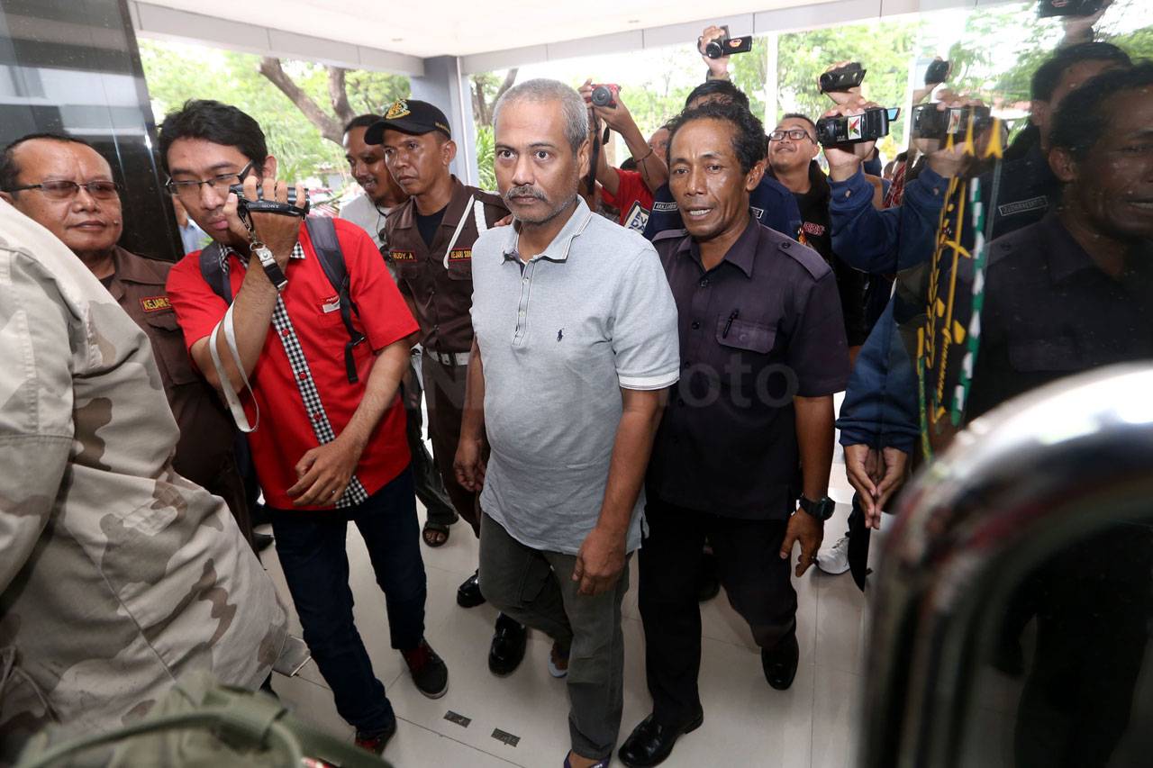 Ditjen Pajak Serahkan...