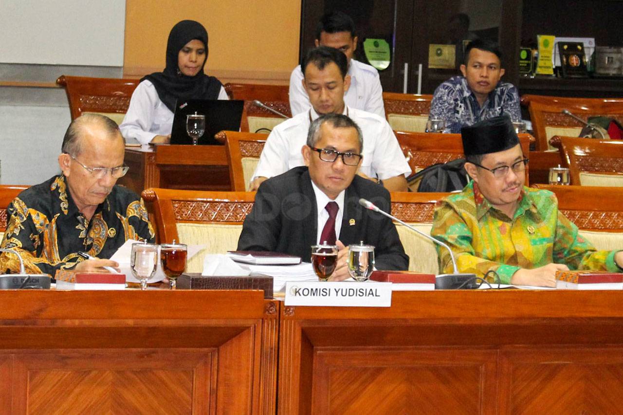 Komisi Yudisial Rapat...