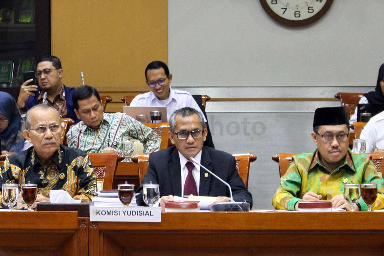 Komisi Yudisial Rapat...