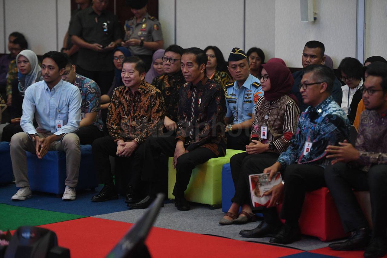 Presiden Jokowi Tinjau...