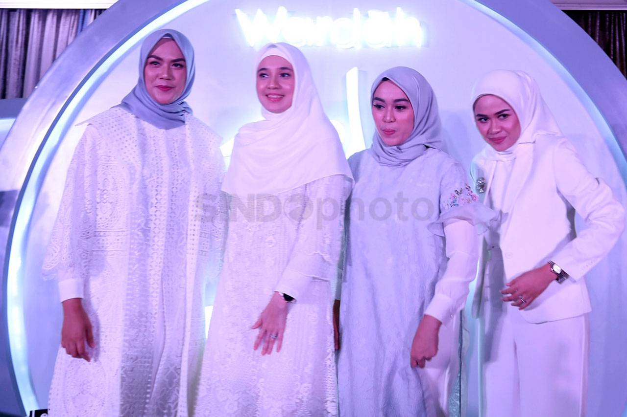 Dhini Aminarti Jadi...