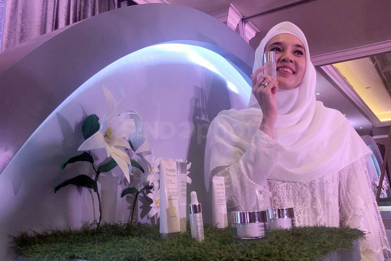 Dhini Aminarti Jadi...
