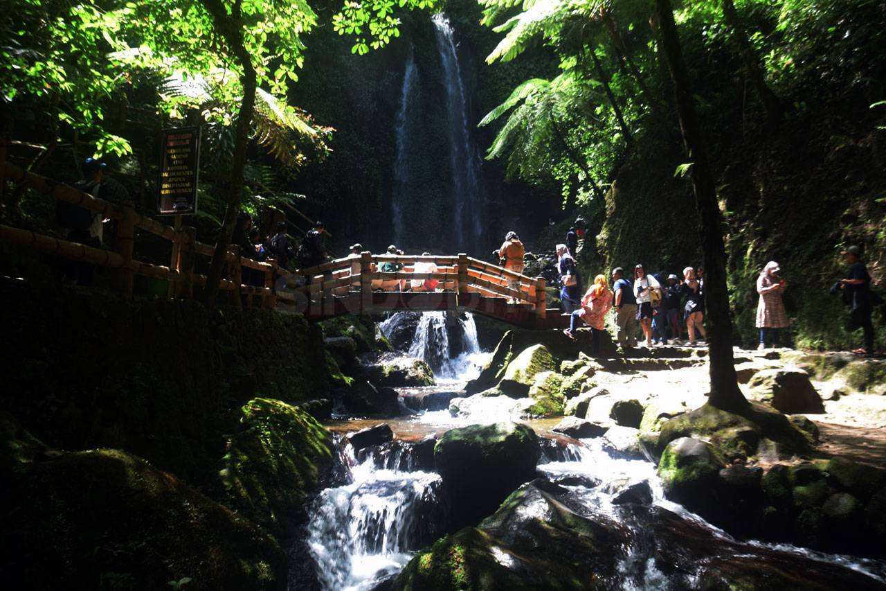 Sensasi Air Terjun Jumog...