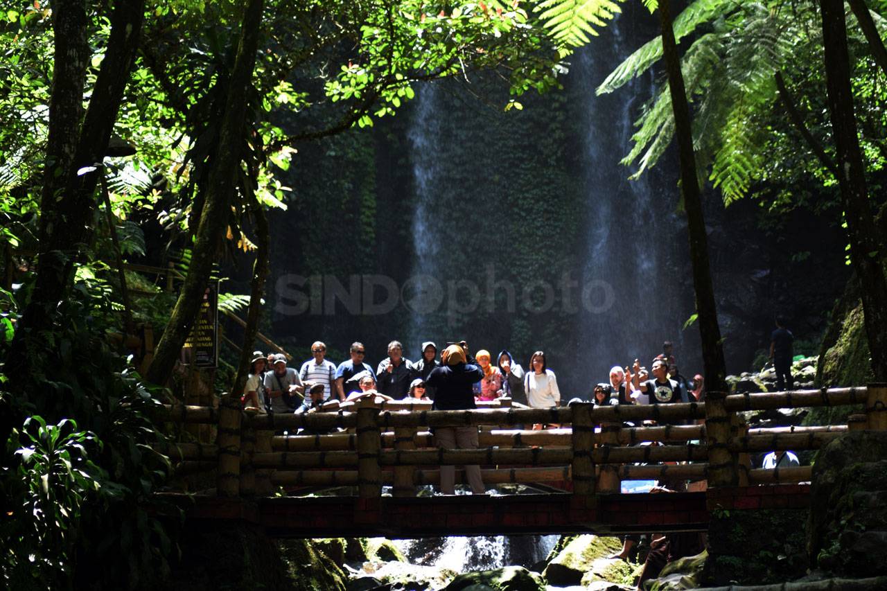 Sensasi Air Terjun Jumog...
