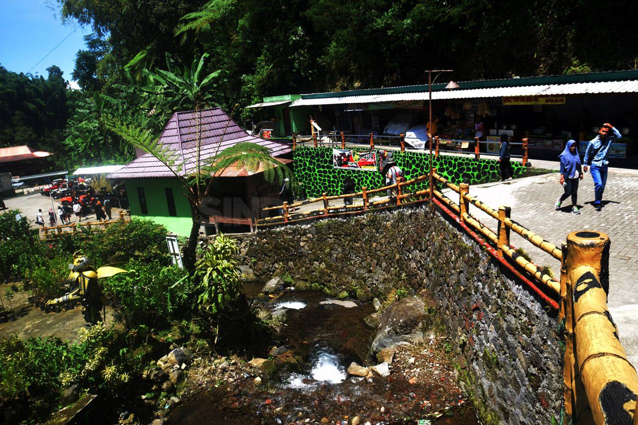 Sensasi Air Terjun Jumog...