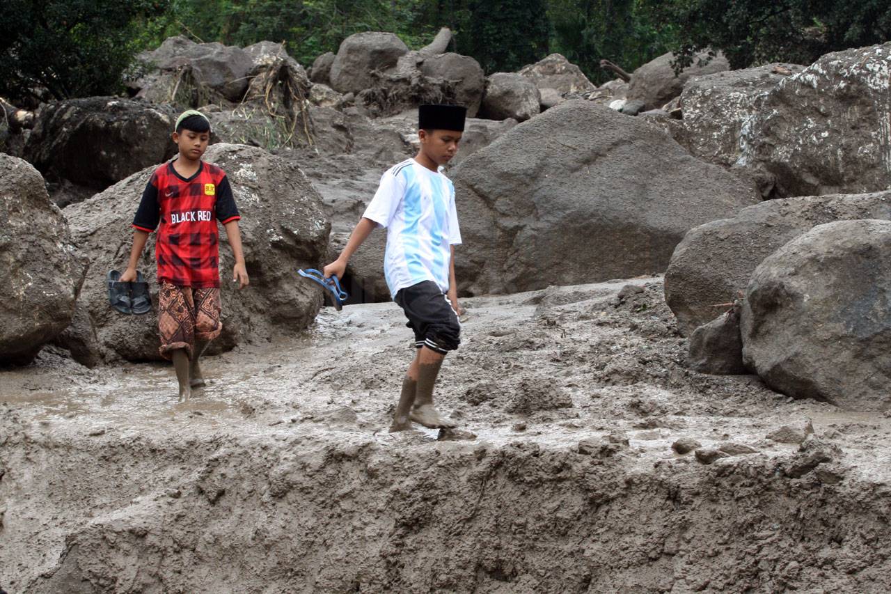 Banjir Bandang Terjang...