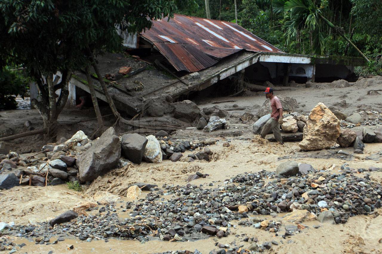 Banjir Bandang Terjang...