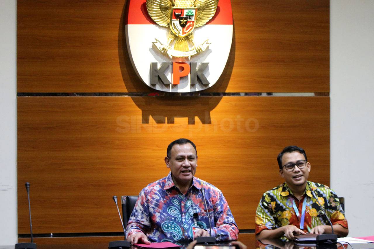 Ketua KPK Rilis 10 Tersangka...