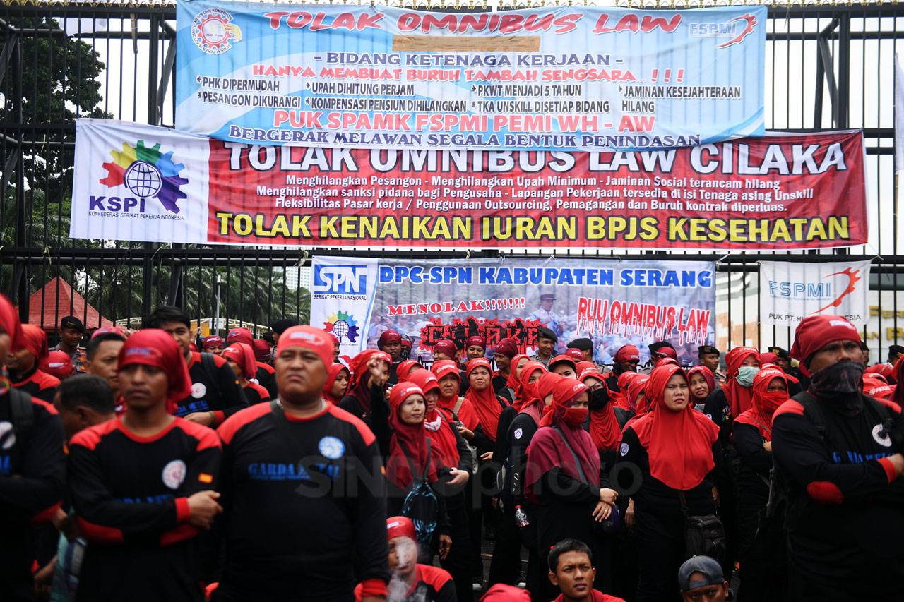 Ratusan Buruh di Jakarta...