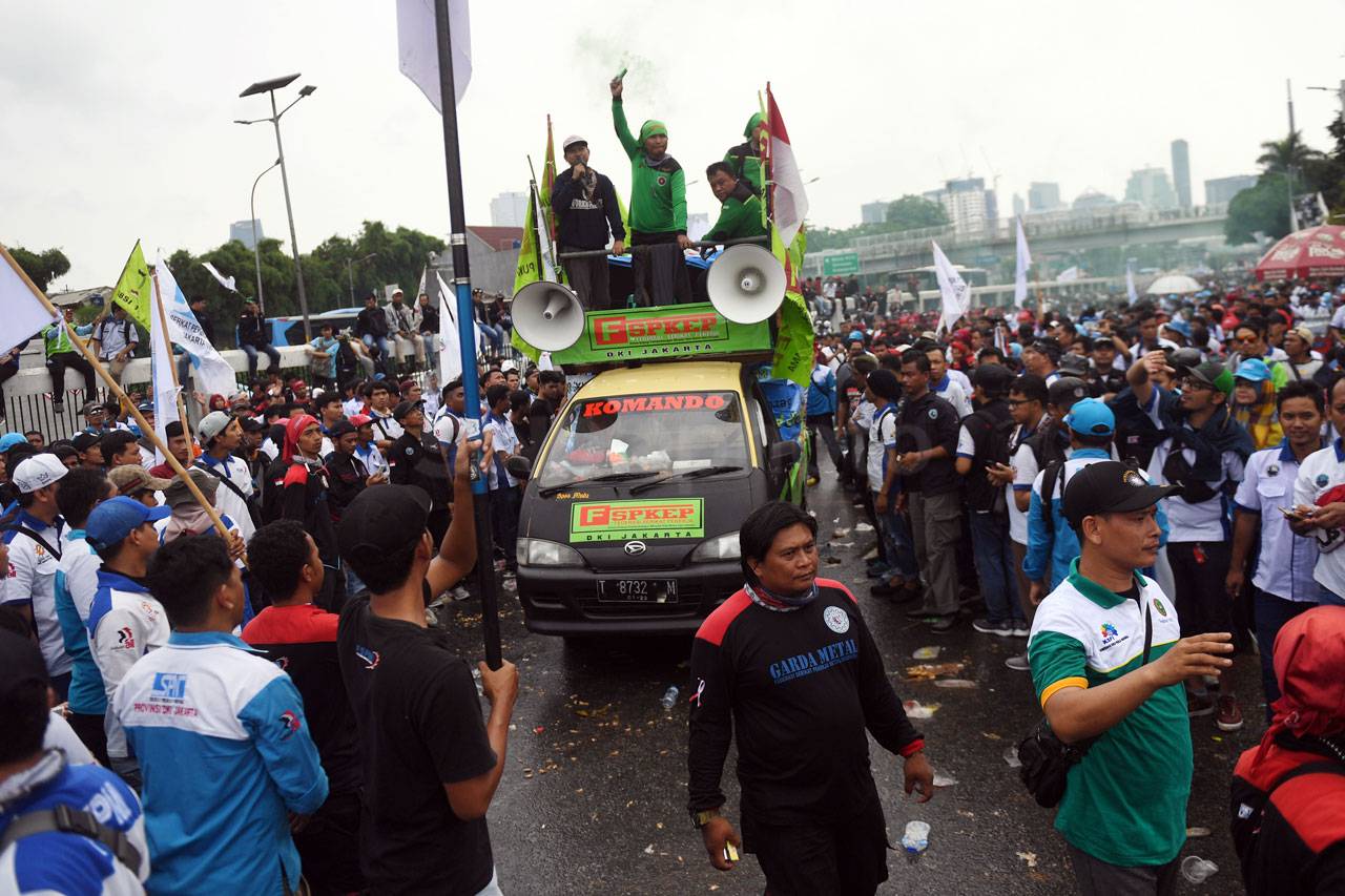 Ratusan Buruh di Jakarta...