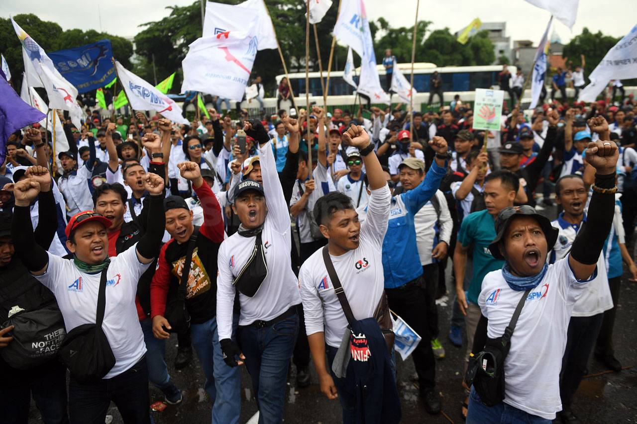 Ratusan Buruh di Jakarta...