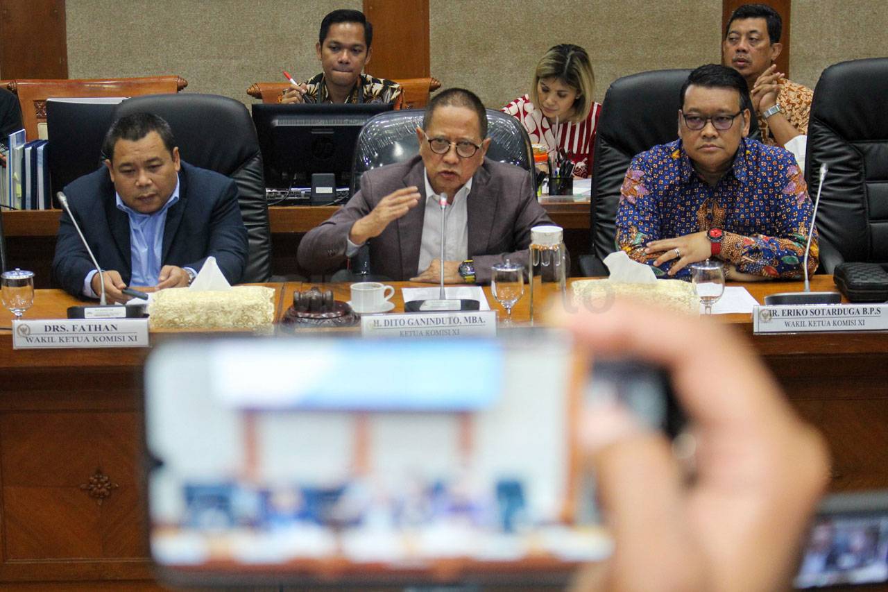 Komisi XI DPR Bentuk...