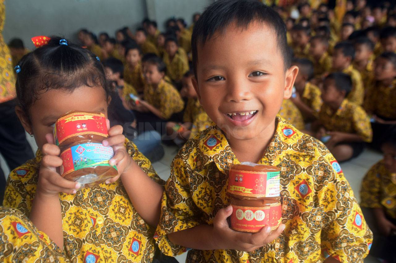 Tradisi Berbagi Kue...