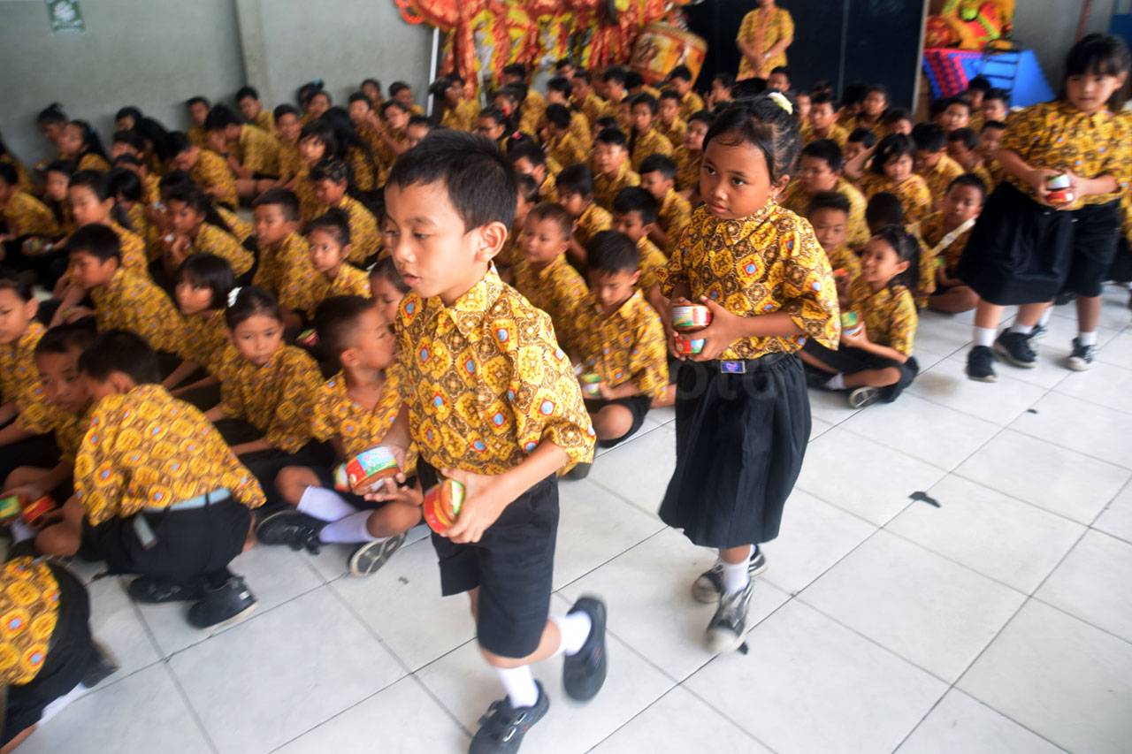 Tradisi Berbagi Kue...
