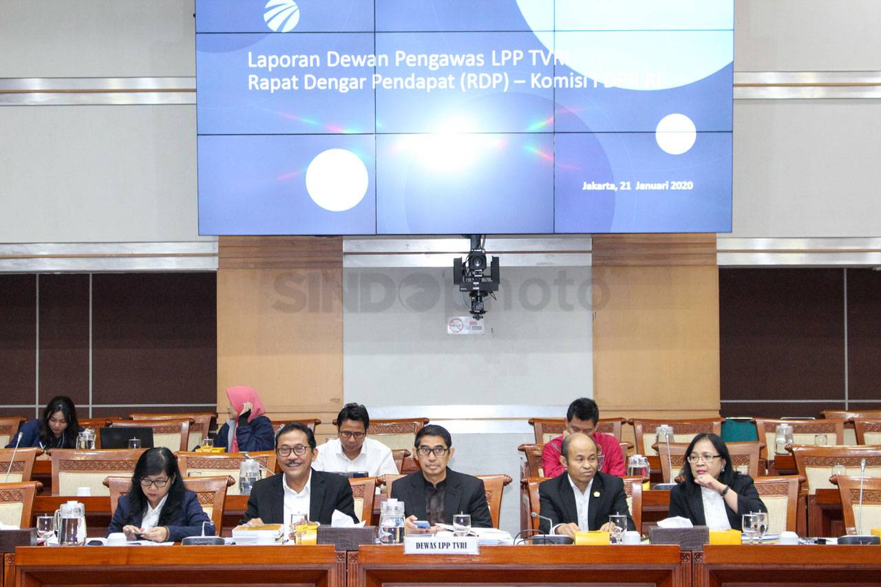 Komisi I DPR Raker dengan...
