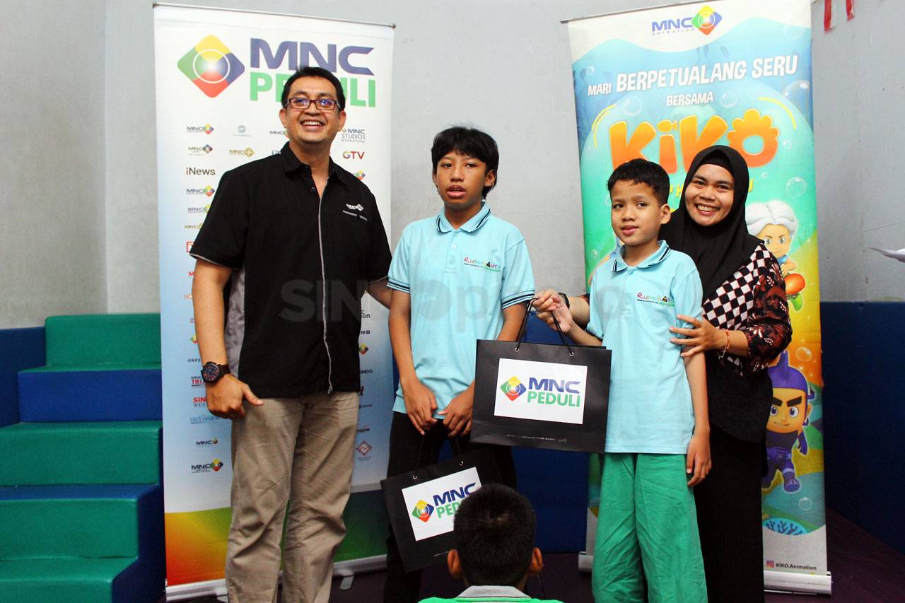 MNC Peduli Serahkan...