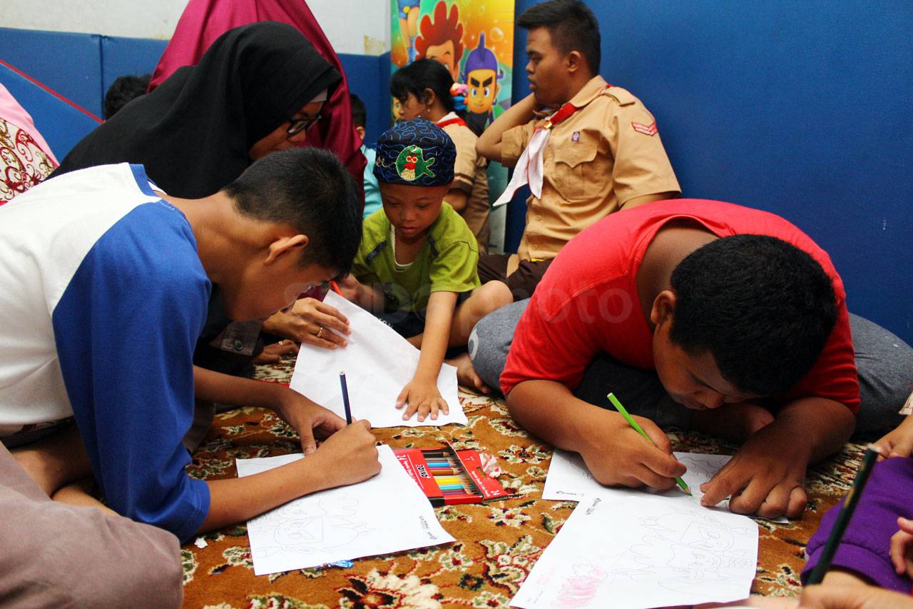 MNC Peduli Serahkan...