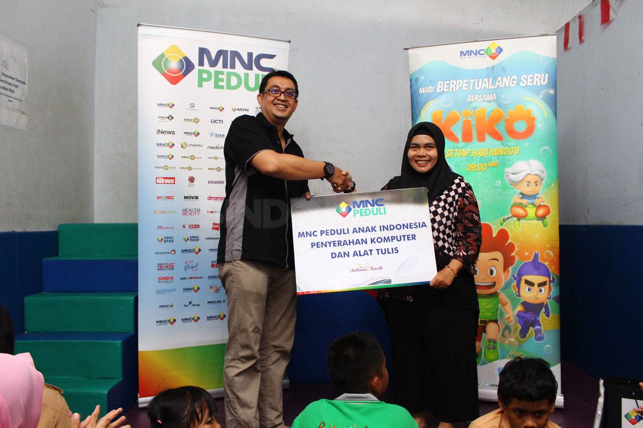 MNC Peduli Serahkan...