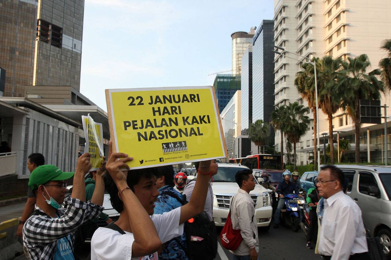 Aksi Peringati Hari...