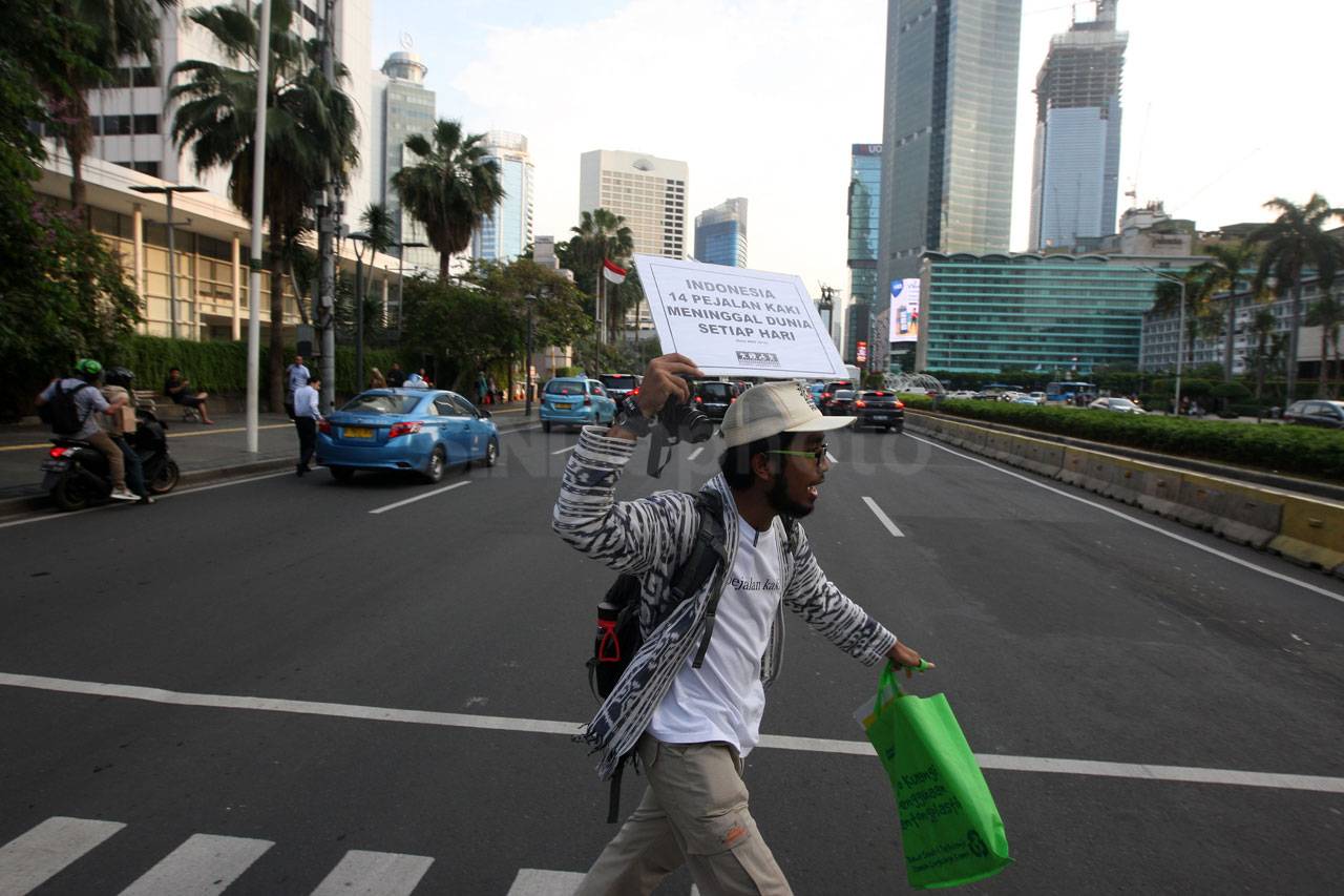 Aksi Peringati Hari...
