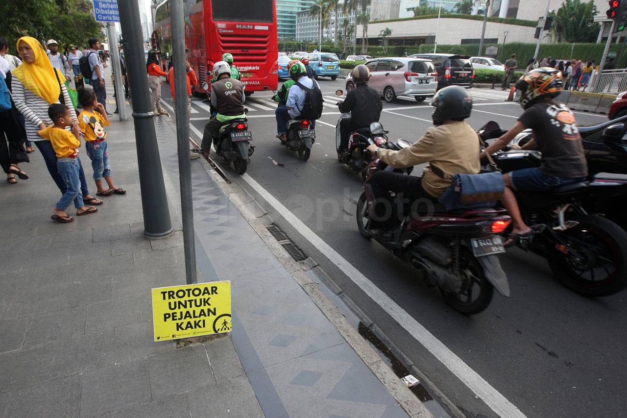 Aksi Peringati Hari...